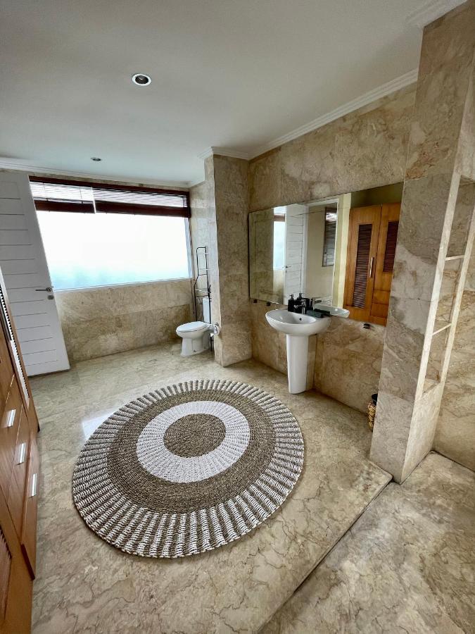 Private Suite In A Kids Friendly Big Shared Villa In Canggu Esterno foto