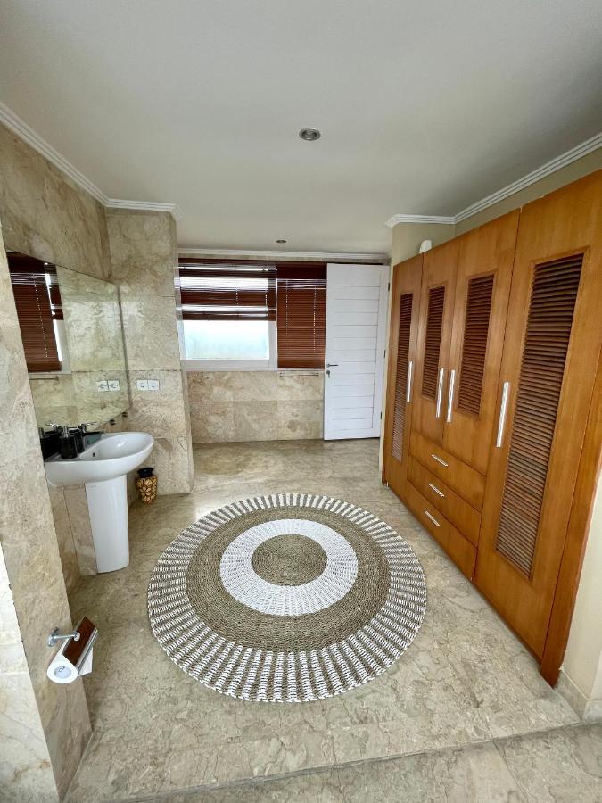 Private Suite In A Kids Friendly Big Shared Villa In Canggu Esterno foto