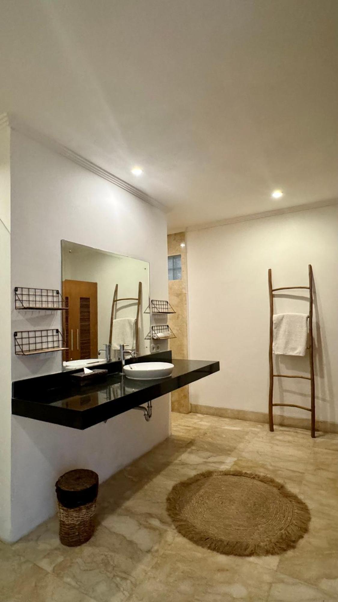 Private Suite In A Kids Friendly Big Shared Villa In Canggu Esterno foto
